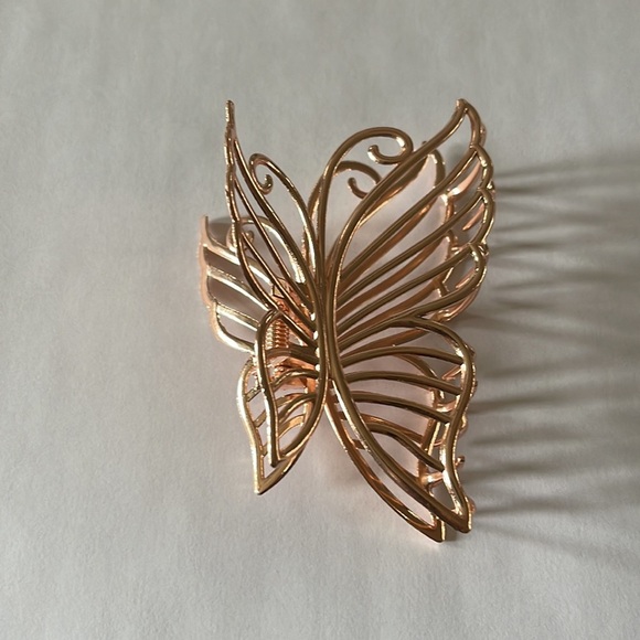 🌟Host Pick🌟 Rose Gold Butterfly Hair Clip - Picture 3 of 5